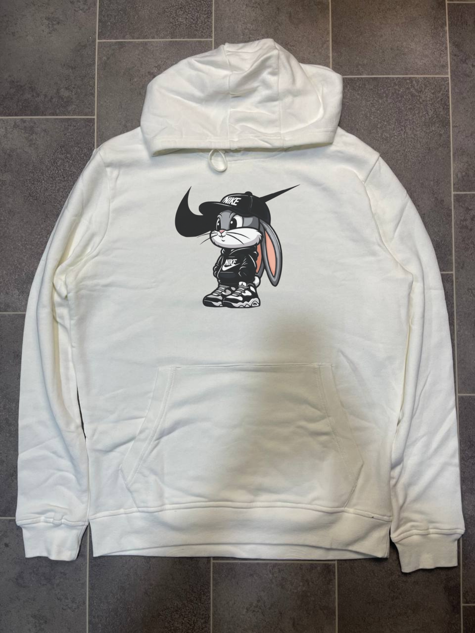 Sweat à capuche Nike Bugs Bunny - Édition streetwear moderne (Blanc) - الصورة 5